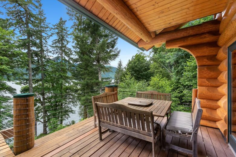 Lake Front Lodge on Lake Swift - Cougar, Washington