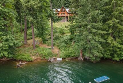 Lake Front Lodge on Lake Swift - Cougar, Washington