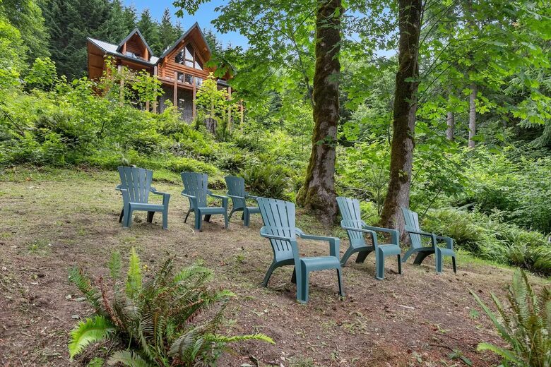 Lake Front Lodge on Lake Swift - Cougar, Washington