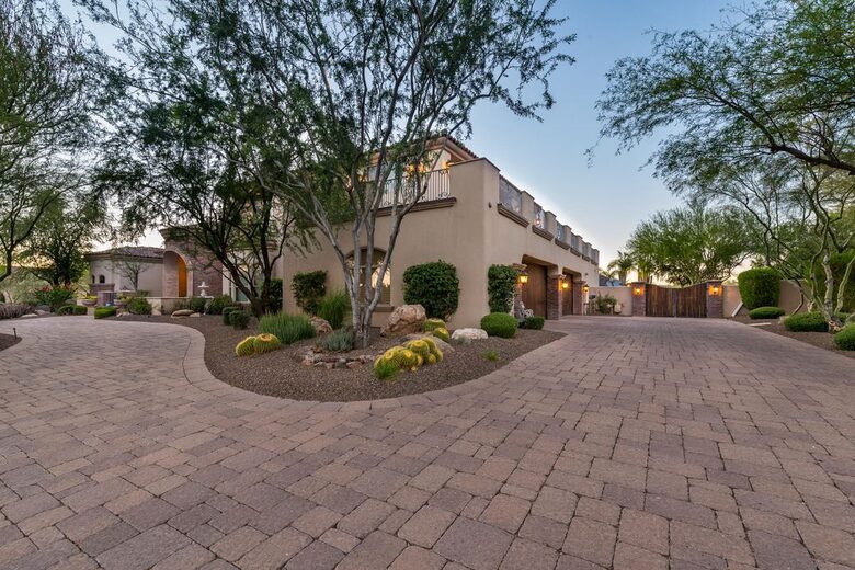 Scottsdale Tropical Oasis with Hawaiian-Style Pool - Scottsdale, Arizona