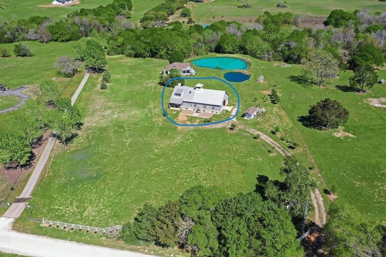 Brenham-Home/Barn | Amazing place to stay! - Brenham, Texas