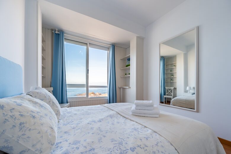 Waterfront Caion Apartment - A Laracha, Caion, Spain
