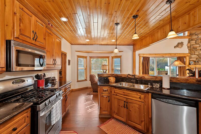 Longhorn Lodge | Spa, Close to Snow Summit, Pet Friendly - Big Bear Lake, California
