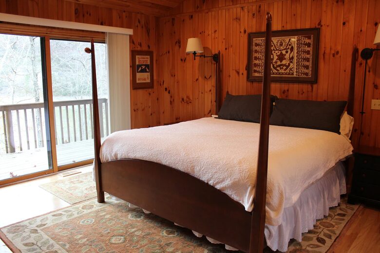 Lakefront Getaway on Fontana Lake Private with Dock Pontoon - Bryson City, North Carolina