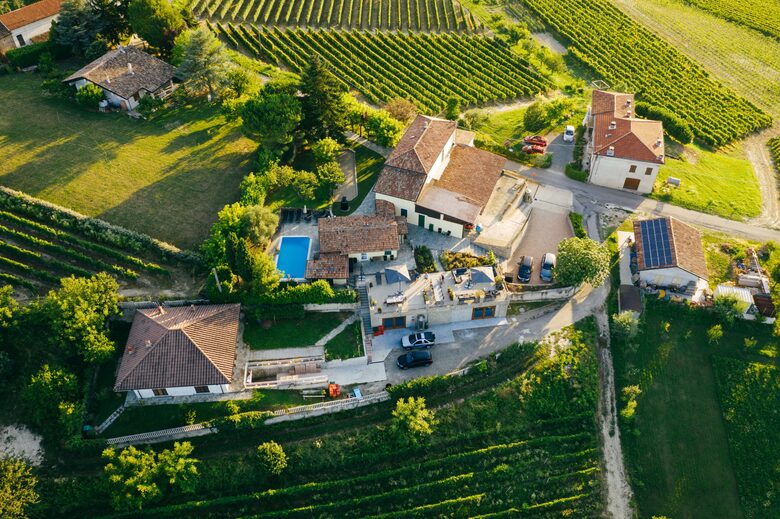Bosco Bracco: Scenic Hilltop Vineyard Retreat in Asti - Canelli, Italy
