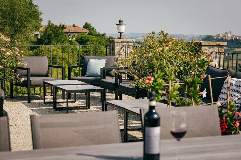 Bosco Bracco: Scenic Hilltop Vineyard Retreat in Asti - Canelli, Italy