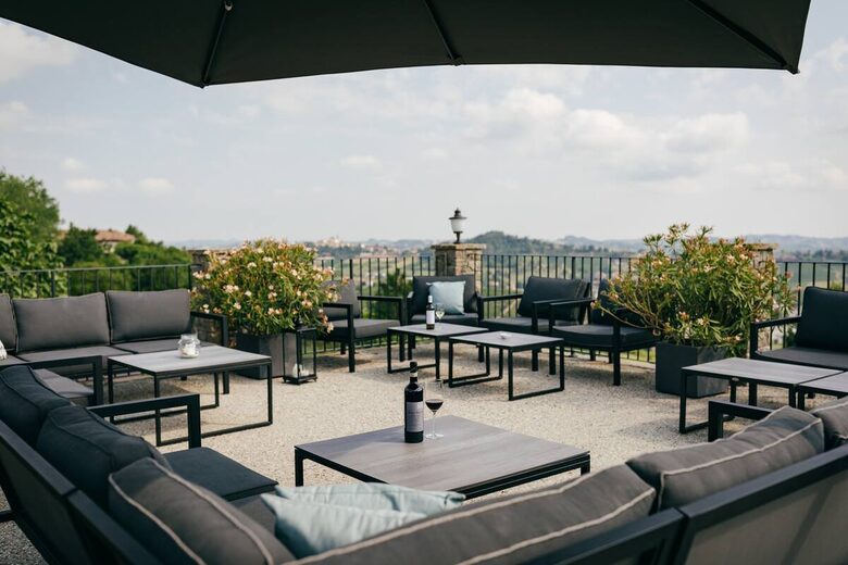Bosco Bracco: Scenic Hilltop Vineyard Retreat in Asti - Canelli, Italy