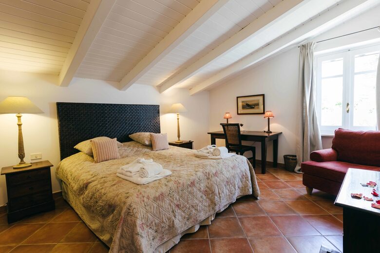 Bosco Bracco: Scenic Hilltop Vineyard Retreat in Asti - Canelli, Italy