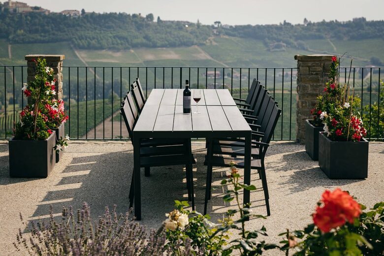 Bosco Bracco: Scenic Hilltop Vineyard Retreat in Asti - Canelli, Italy