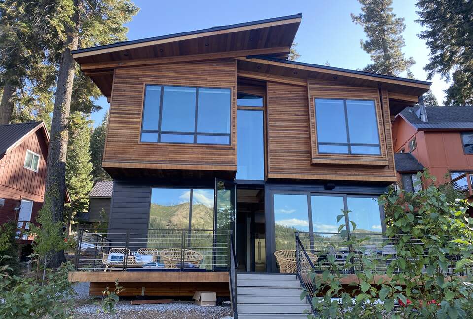 Tranquil Lakefront Retreat with Private Dock - Truckee, California