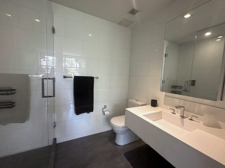 Secondary Bathroom with shower