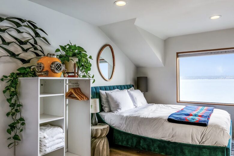 SaltWood | Zenith Waterfront Retreat - Kingston, Washington
