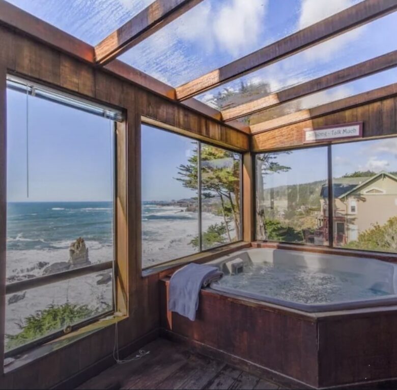 Oceanfront w/ sweeping views, decks, hot tub and dog friendly! Gualala/ Sea Ranch - Gualala, California