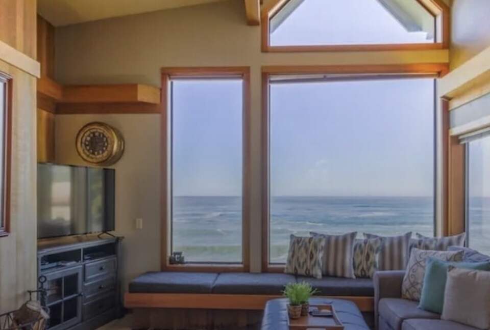 Oceanfront w/ sweeping views, decks, hot tub and dog friendly! Gualala/ Sea Ranch - Gualala, California