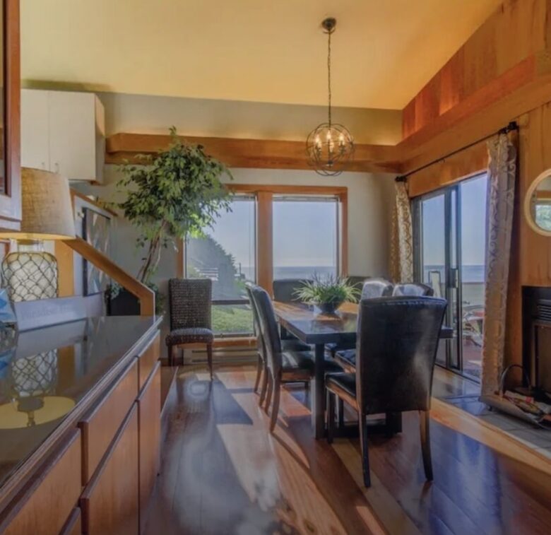 Oceanfront w/ sweeping views, decks, hot tub and dog friendly! Gualala/ Sea Ranch - Gualala, California