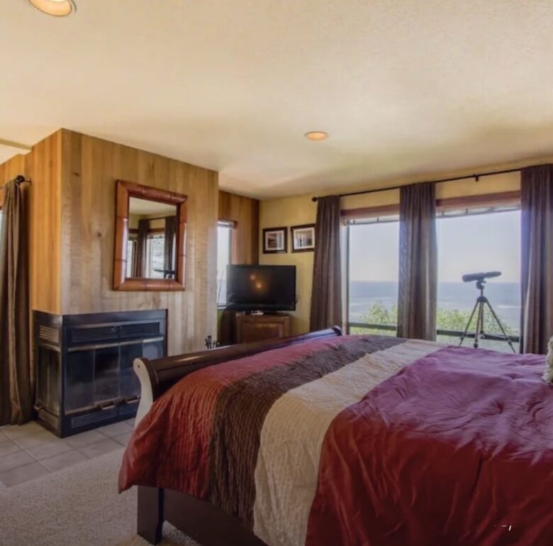 Oceanfront w/ sweeping views, decks, hot tub and dog friendly! Gualala/ Sea Ranch - Gualala, California