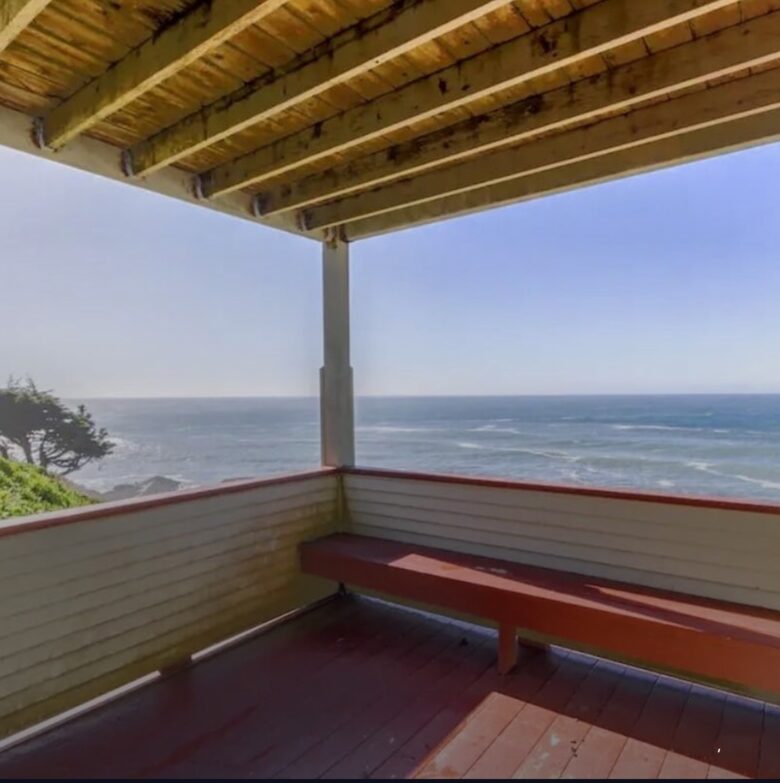 Oceanfront w/ sweeping views, decks, hot tub and dog friendly! Gualala/ Sea Ranch - Gualala, California