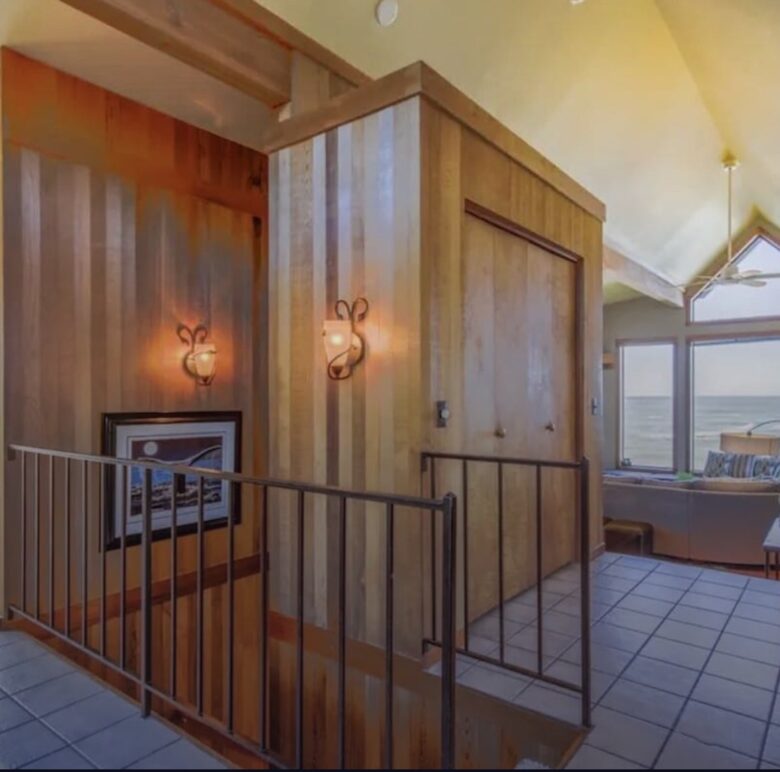 Oceanfront w/ sweeping views, decks, hot tub and dog friendly! Gualala/ Sea Ranch - Gualala, California