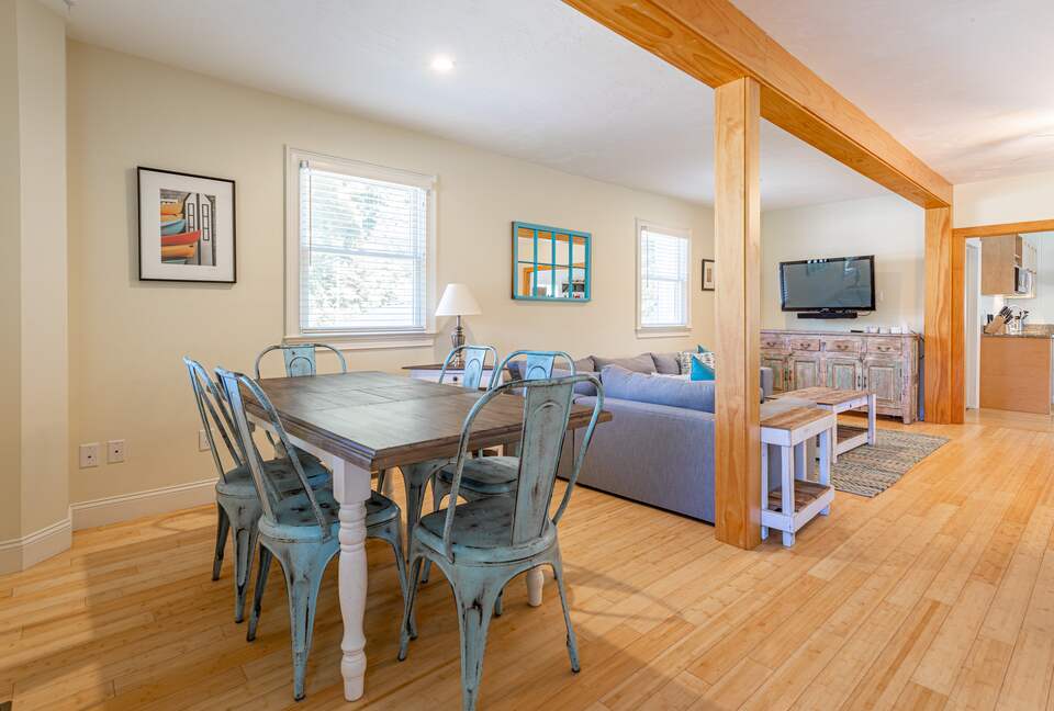 Beautiful Oak Bluffs Cottage Close to Town and Beach - Oak Bluffs, Massachusetts