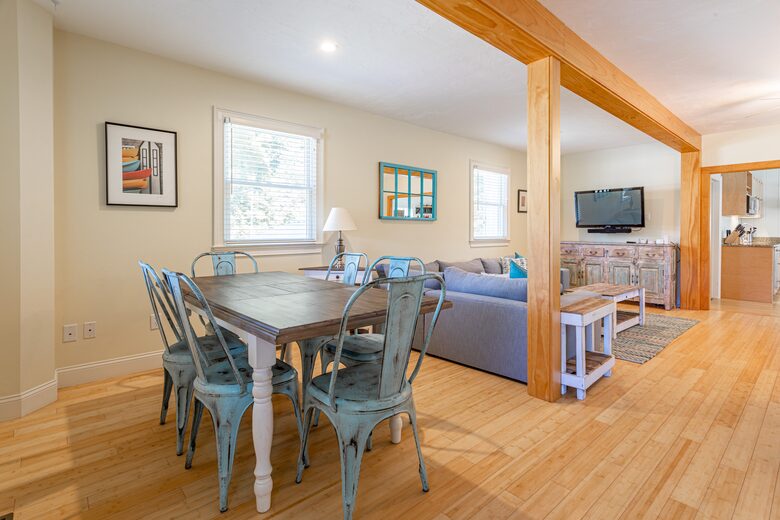 Beautiful Oak Bluffs Cottage Close to Town and Beach - Oak Bluffs, Massachusetts