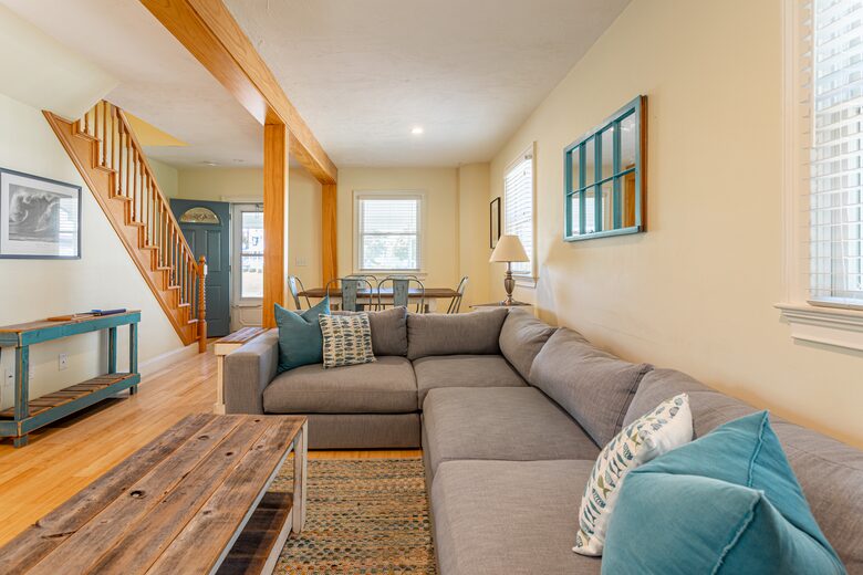 Beautiful Oak Bluffs Cottage Close to Town and Beach - Oak Bluffs, Massachusetts
