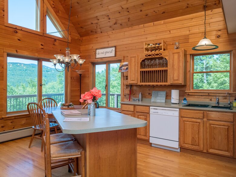 Sunday River Getaway | Minutes from the Mountain! - Newry, Maine