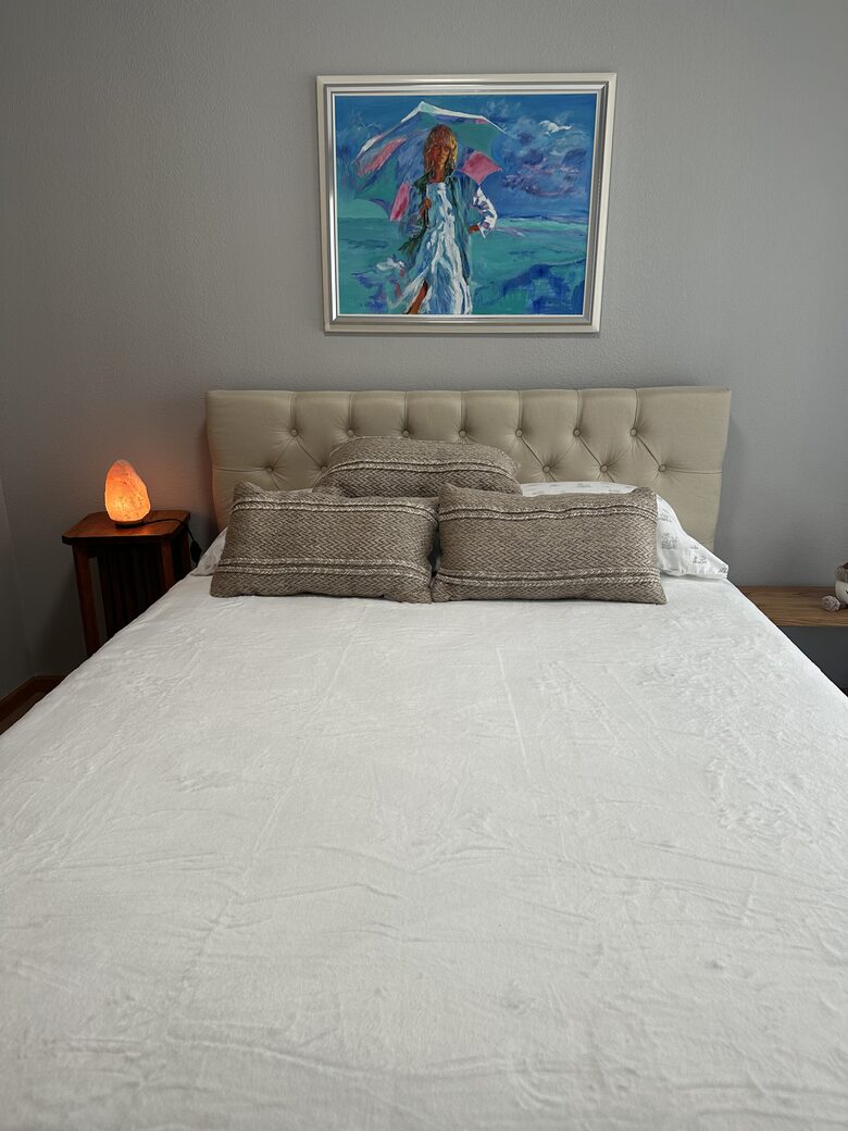 queen size bedroom