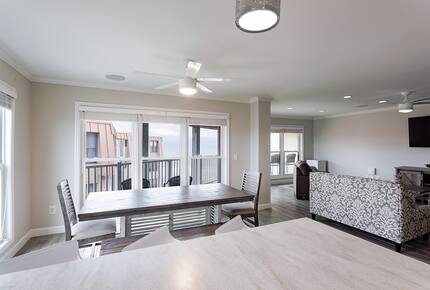 Charming Top-Floor Condo with Beach Views - North Topsail Beach, North Carolina