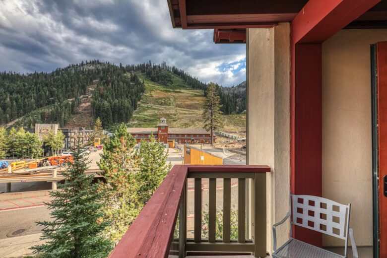 Luxury Alpine Retreat w Stunning Views & Summer/Fall Adventures at Palisades Tahoe - Olympic Valley, California