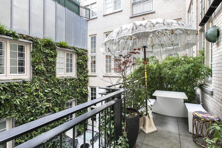 Stunning Canal House on a Quiet Canal in the Center of Town - Amsterdam, Netherlands