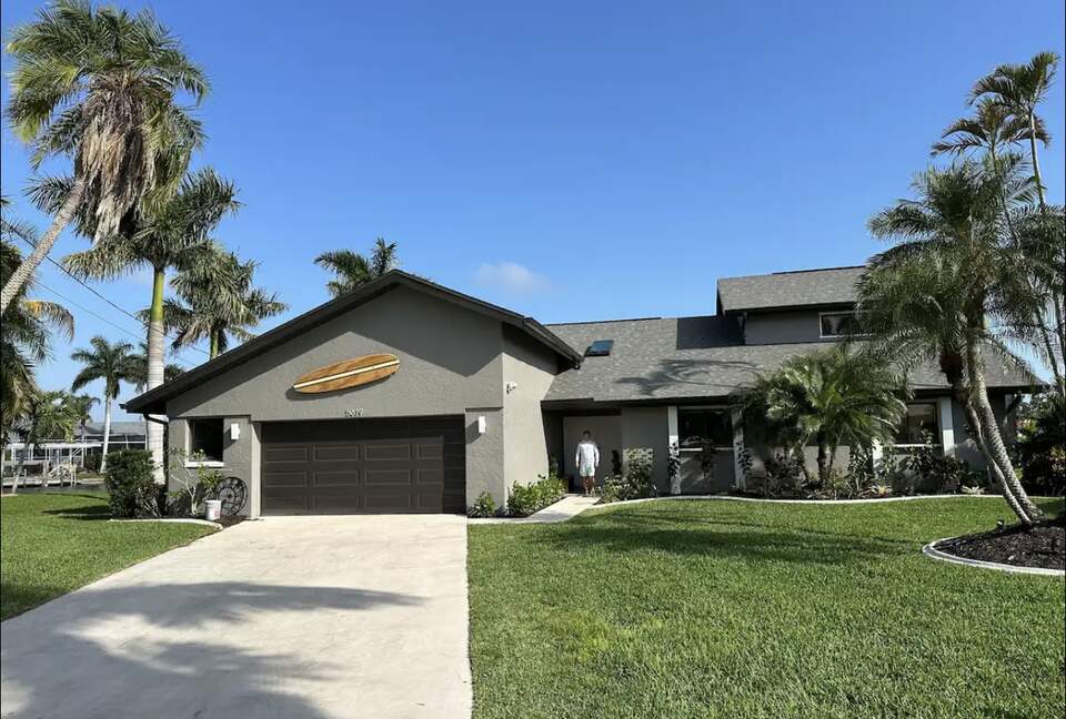 Stunning Waterfront Cape Coral House - Cape Coral, Florida
