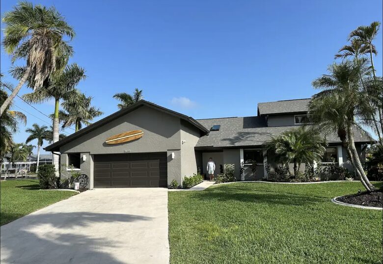Stunning Waterfront Cape Coral House - Cape Coral, Florida
