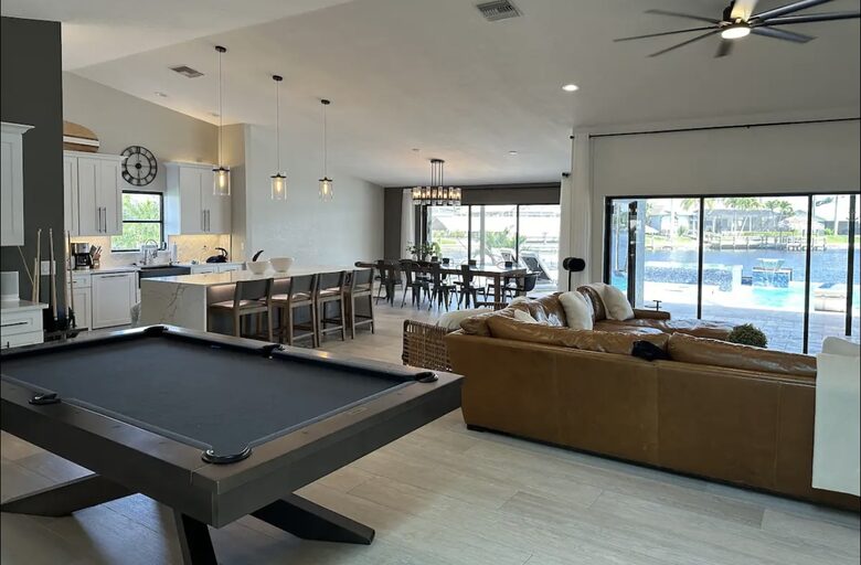 Stunning Waterfront Cape Coral House - Cape Coral, Florida
