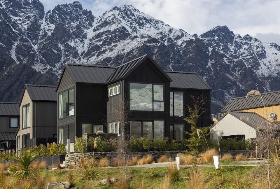 Golfers and Skiers retreat - Queenstown, New Zealand