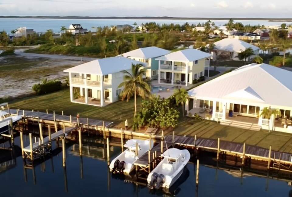 Spacious Waterfront Haven in Bahamas, Treasure Cay - Treasure cay, Bahamas