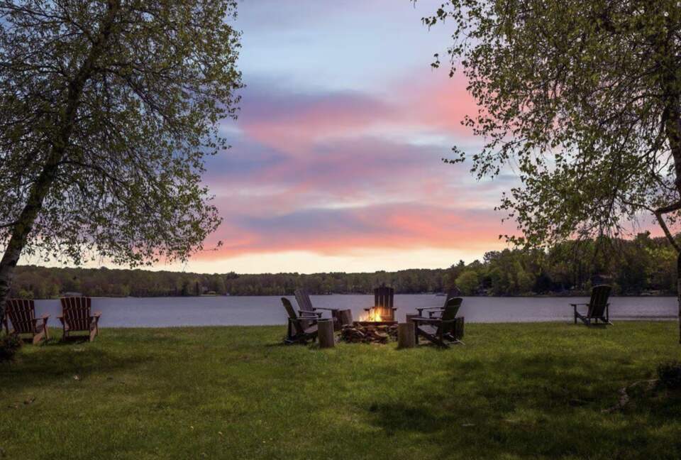 Modern Lakeside Retreat - Tobyhanna, Pennsylvania
