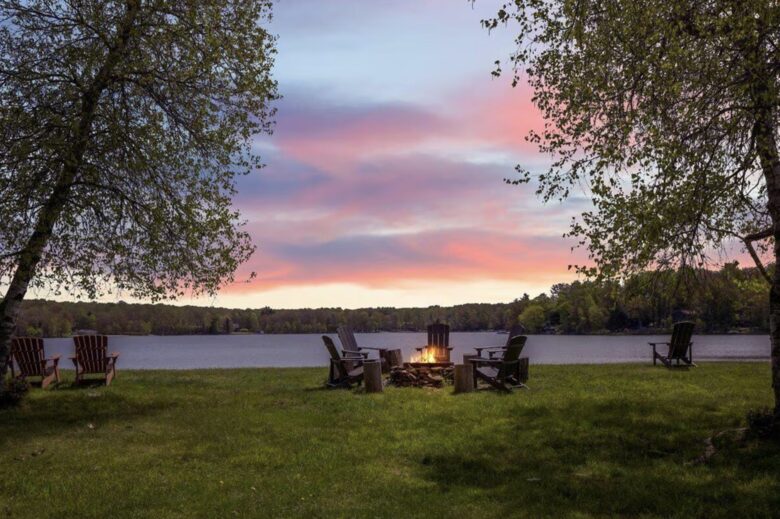 Modern Lakeside Retreat - Tobyhanna, Pennsylvania