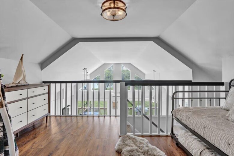 Modern Lakeside Retreat - Tobyhanna, Pennsylvania