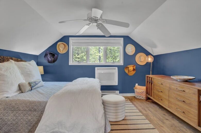 Modern Lakeside Retreat - Tobyhanna, Pennsylvania