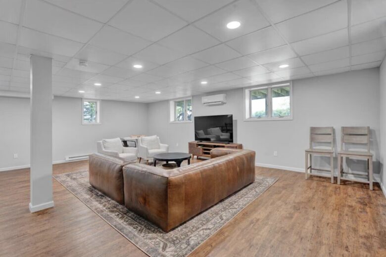 Modern Lakeside Retreat - Tobyhanna, Pennsylvania