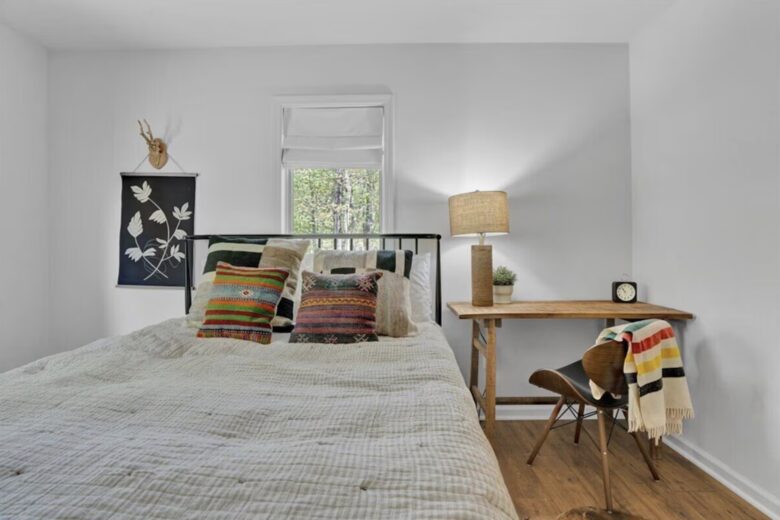 Modern Lakeside Retreat - Tobyhanna, Pennsylvania