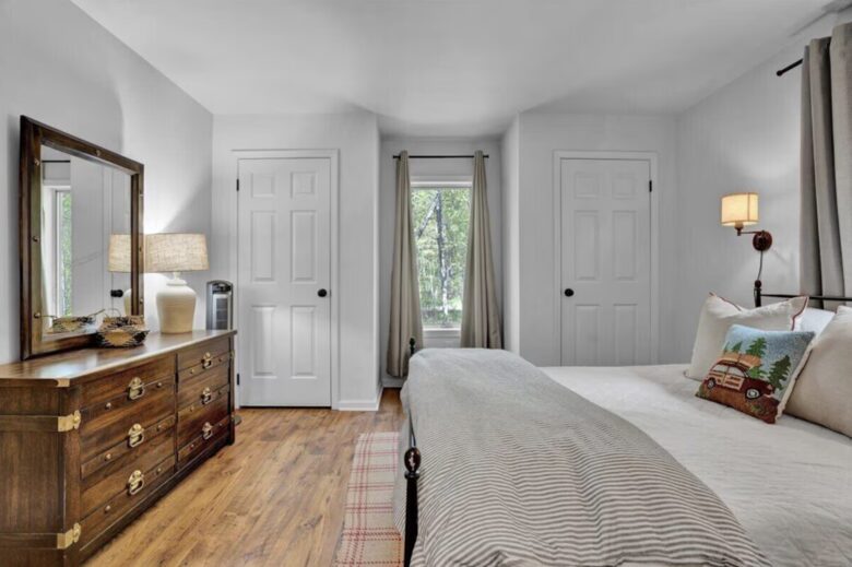 Modern Lakeside Retreat - Tobyhanna, Pennsylvania