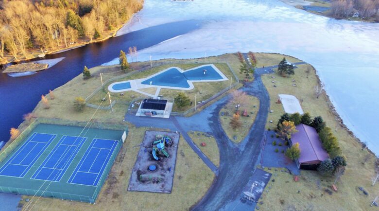 Modern Lakeside Retreat - Tobyhanna, Pennsylvania