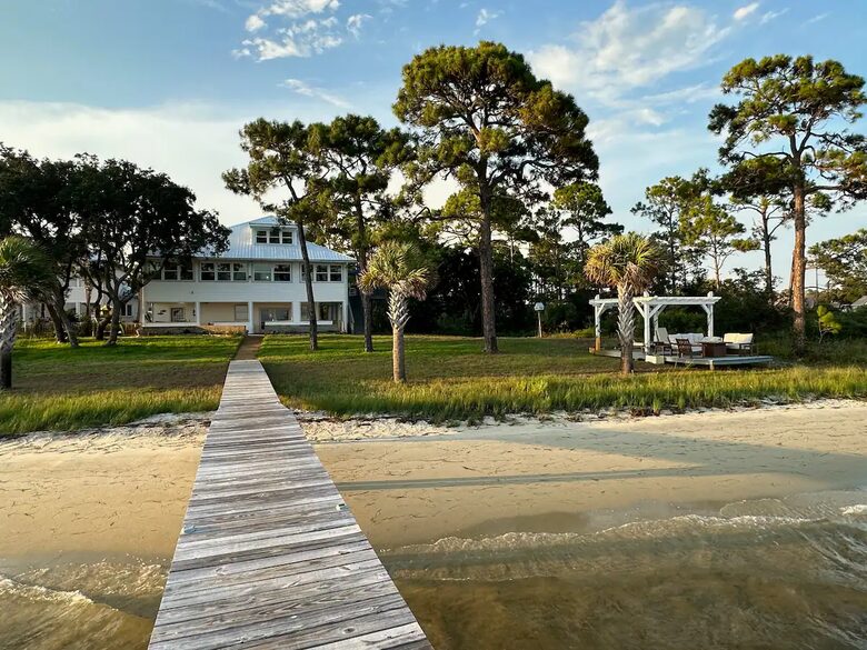 Waterfront Gulf Coast Haven with Private Dock - Mary Esther, Florida