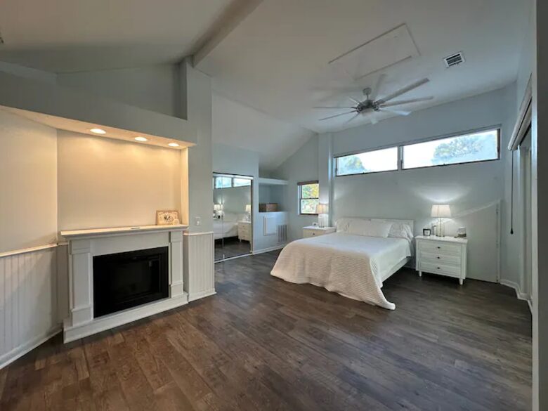 Waterfront Gulf Coast Haven with Private Dock - Mary Esther, Florida
