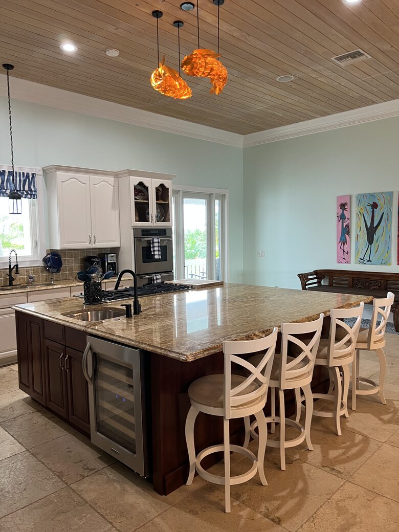 Spacious Waterfront Haven in Bahamas, Treasure Cay - Treasure cay, Bahamas