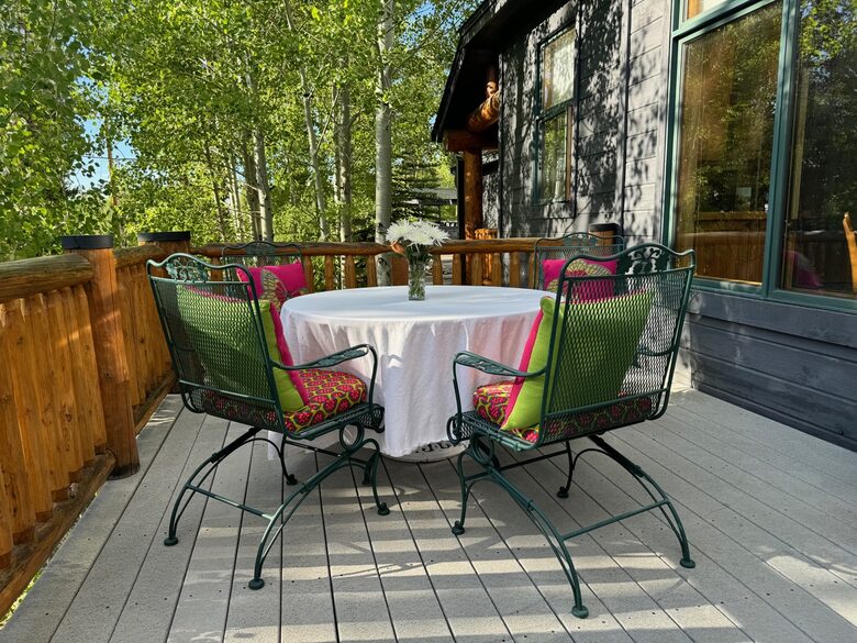 No better place to dine Al Fresco that our deck (grill too)