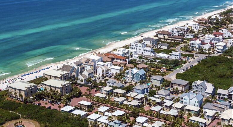5 minute walk to Rosemary Beach and Alys Beach restaurants