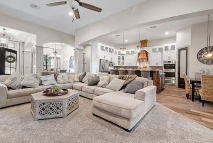 Hill Country Entertainment Home - Kyle, Texas