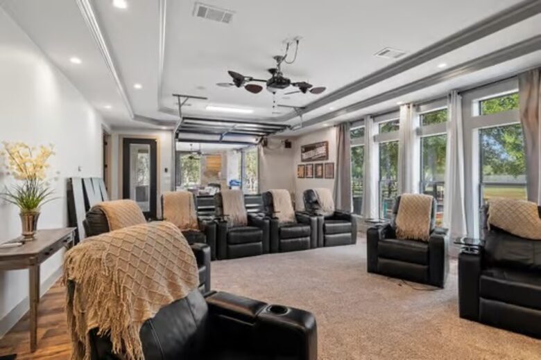 Hill Country Entertainment Home - Kyle, Texas